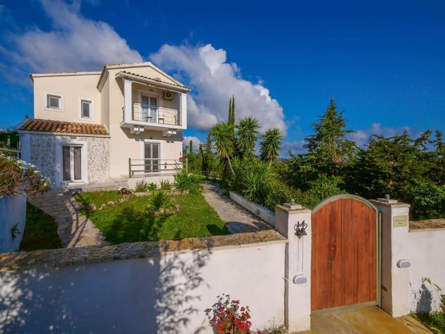 Villa Mavrikia *